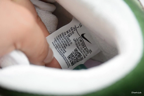 "Strawberry SB Cough" CW7093 600 Nike High Dunk - 0322